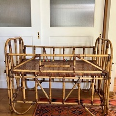 籐のアンティークベビーベット/折り畳み可能/希少デザイン/古道具...