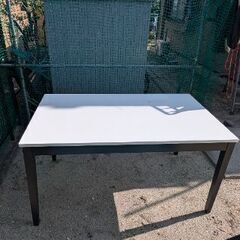 ダイニングテーブル