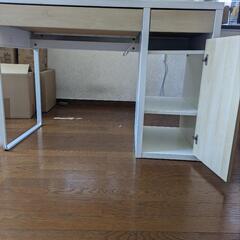 収納多数+ 電源確保しやいすデスクの画像