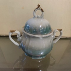ティーカップ　4客とシュガー入れの画像