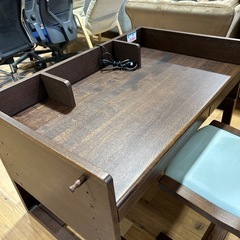 カリモク　Karimoku  学習机　椅子付き　調節可能　家具の画像