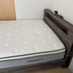 ダブルベッドの画像