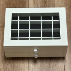 ジュエリーケース　白　の画像