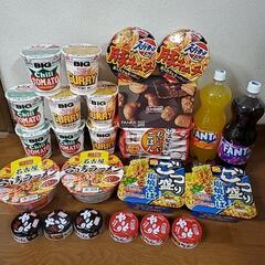食品　お菓子　ラーメン　飲料　パン　缶詰め