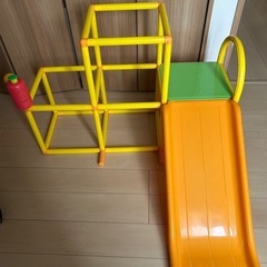 ジャングルジム　
すべり台　