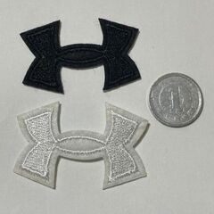 アンダーアーマー　アイロンワッペン　黒/白　2枚セット　約4.5×3㎝の画像
