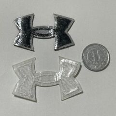 アンダーアーマー　アイロンワッペン　黒/白　2枚セット　約4.5×3㎝の画像