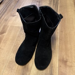 黒のブーツ