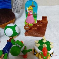 スーパーマリオ　マリオ特大ぬいぐるみ＆ミニフィギュア、おもちゃ12点セットの画像