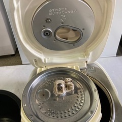 東芝 真空IHジャー炊飯器  5.5合炊き2018年製 RC-10VRJの画像