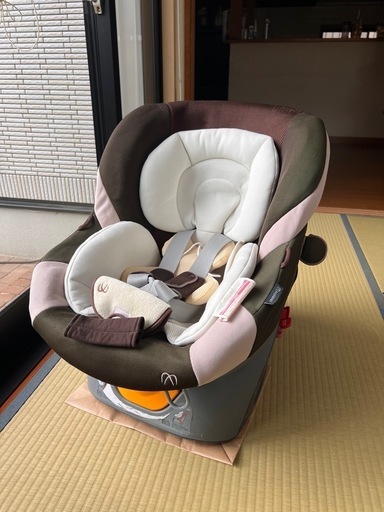 CARMATE（カーメイト）回転式チャイルドシート CMS017 美品 CARMATE（カーメイト）回転式チャイルドシート CMS017 美品
