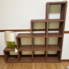 段になってる棚