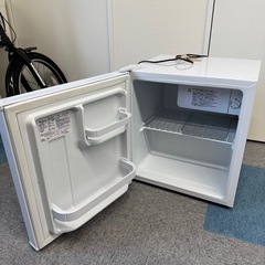 22年製　冷蔵庫　左開き　490×450×450