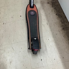A2506-442 GLOBBER 電動キックスクーター 年式表記無し 通電確認済み ブレーキOK 充電器無し バッテリーの劣化具合・寿命不明 中古の画像