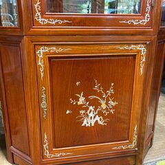【愛品館 市原店】螺鈿細工ガラスコーナーキャビネットの画像