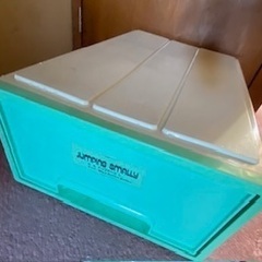 ブルーの収納引き出し
