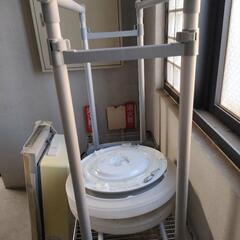 スチールラックと洋服掛けのみ（22日処分予定）の画像