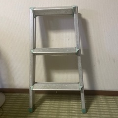 アルミラダー折りたたみ（1台3000，2台5000）の画像