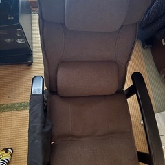 リクライニングアームチェアの画像