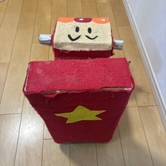 牛乳パックで作ったアンパンマン風の乗り物の画像