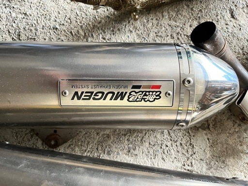 無限　マフラー