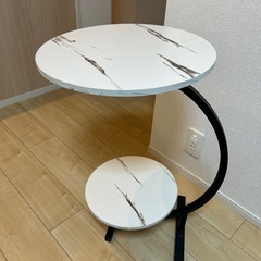 サイドテーブルの画像