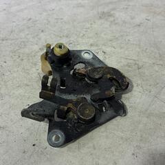HONDA タクト50 AF51 シートロックステー ホンダ [Y-250617-12]の画像
