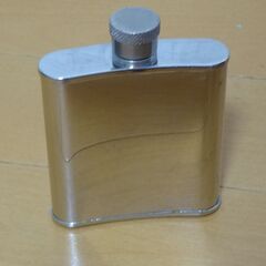 ■レミーマルタン REMY MARTIN スキットルボトル P078 V04 空容器 携帯ボトル ポケットサイズ お酒 ウイスキーボトル シルバーの画像