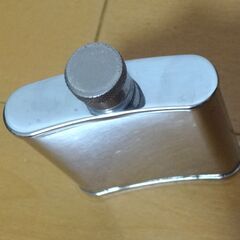 ■レミーマルタン REMY MARTIN スキットルボトル P078 V04 空容器 携帯ボトル ポケットサイズ お酒 ウイスキーボトル シルバーの画像