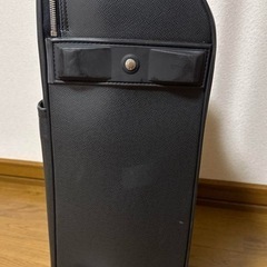 LOUIS VUITTONキャリーケースの画像