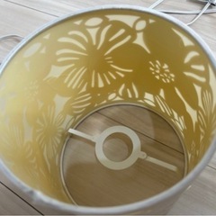 ニトリ　花柄　テーブルランプの画像