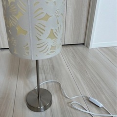 ニトリ　花柄　テーブルランプの画像