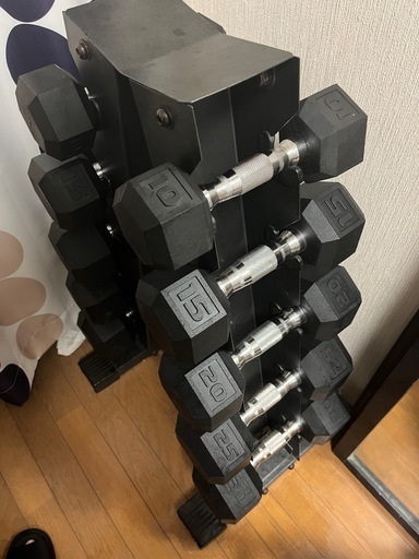 ダンベルセットとラック 10ポンド（約4.5kg）-30ポンド（約13.6kg）
