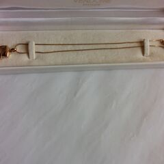 ★GIVENCHY, ジバンシー。★Gロゴ大きいゴールドカラーネックレス（男女）１０円硬貨比較用、ケースサービス画像参照。★お手数をおかけしますプロフィール必読ですの画像