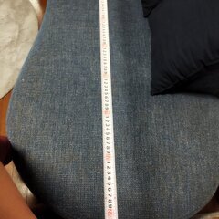 青いソファーの画像