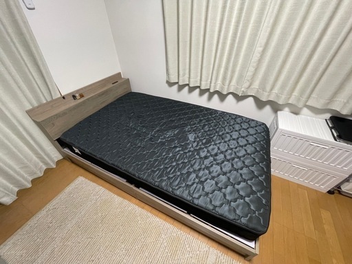 セミダブルベット　マットレス付き