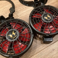 値下げしました！空調服のバッテリー2機とファン2枚　ケーブル　充電器　中古良品　サンエスの画像