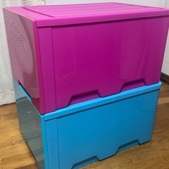 [お譲り先決まりました]たくさんのハンガーと衣装ケース2個の画像