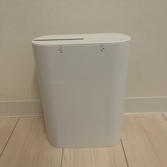 ニトリ カーペットクリーナー収納 コロコロ収納の画像