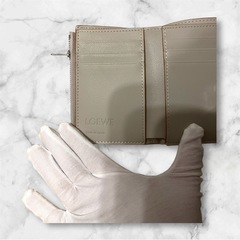 LOEWE ロエベ　財布　ベージュの画像
