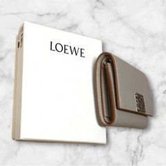LOEWE ロエベ　財布　ベージュの画像