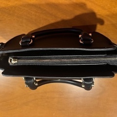 【値下げ】ハンドバッグ黒　スカーフ付きの画像