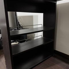 ダークブラウン シンプルデスク オープンシェルフ付きの画像