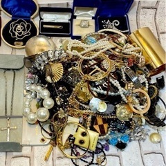 銀歯　金歯　貴金属 金メッキ製品買い取りします。の画像