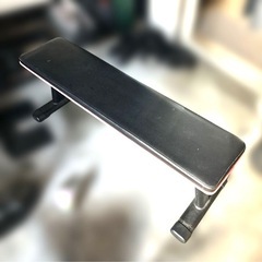 フラットベンチ 黒と赤のコンビネーションの画像