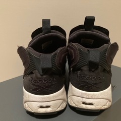 Reebok Instapump Fury ブラック 黒白 ユニセックスの画像