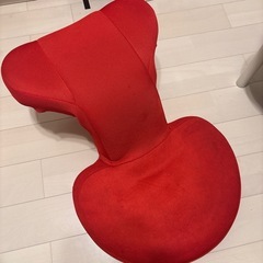 赤の座椅子の画像