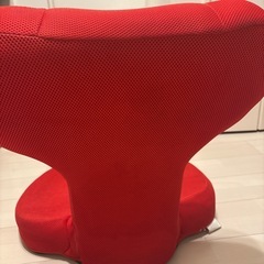 赤の座椅子の画像