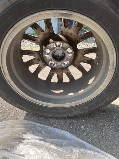 タイヤ205/60R16