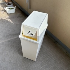 ゴミ箱の画像
